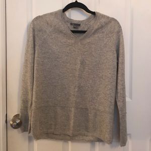 Vince 100% cashmere grey V-neck sweater size XS
